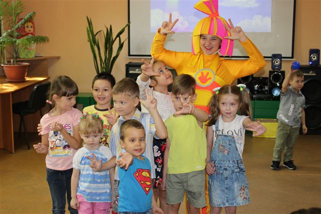 Дети с фиксиком